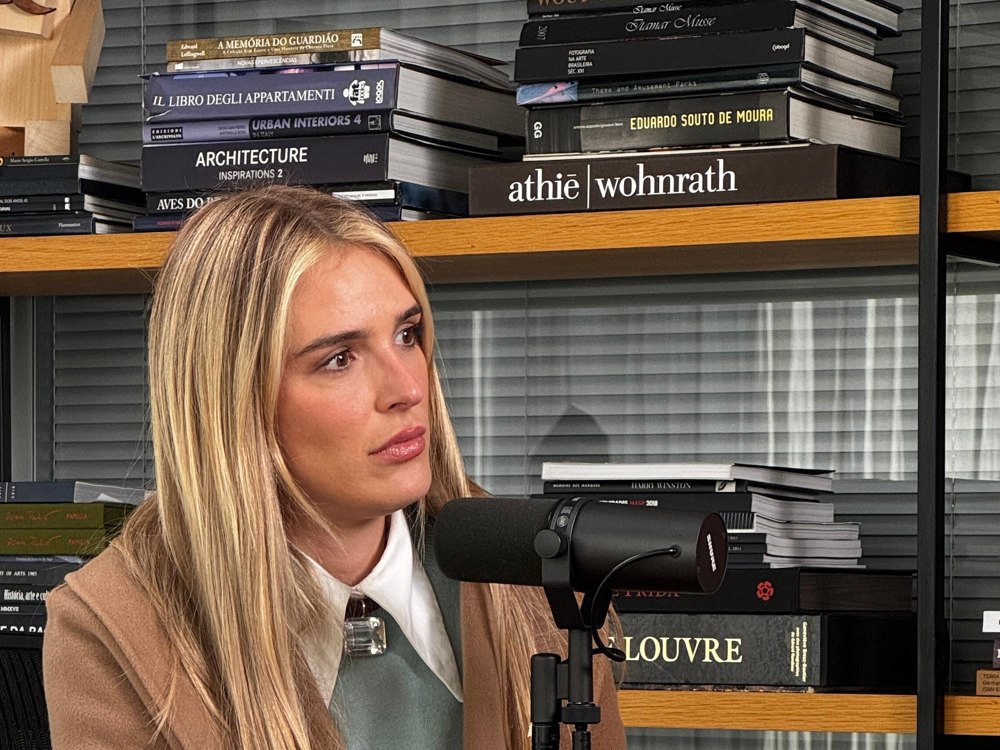 Rafa Brites gravando podcast